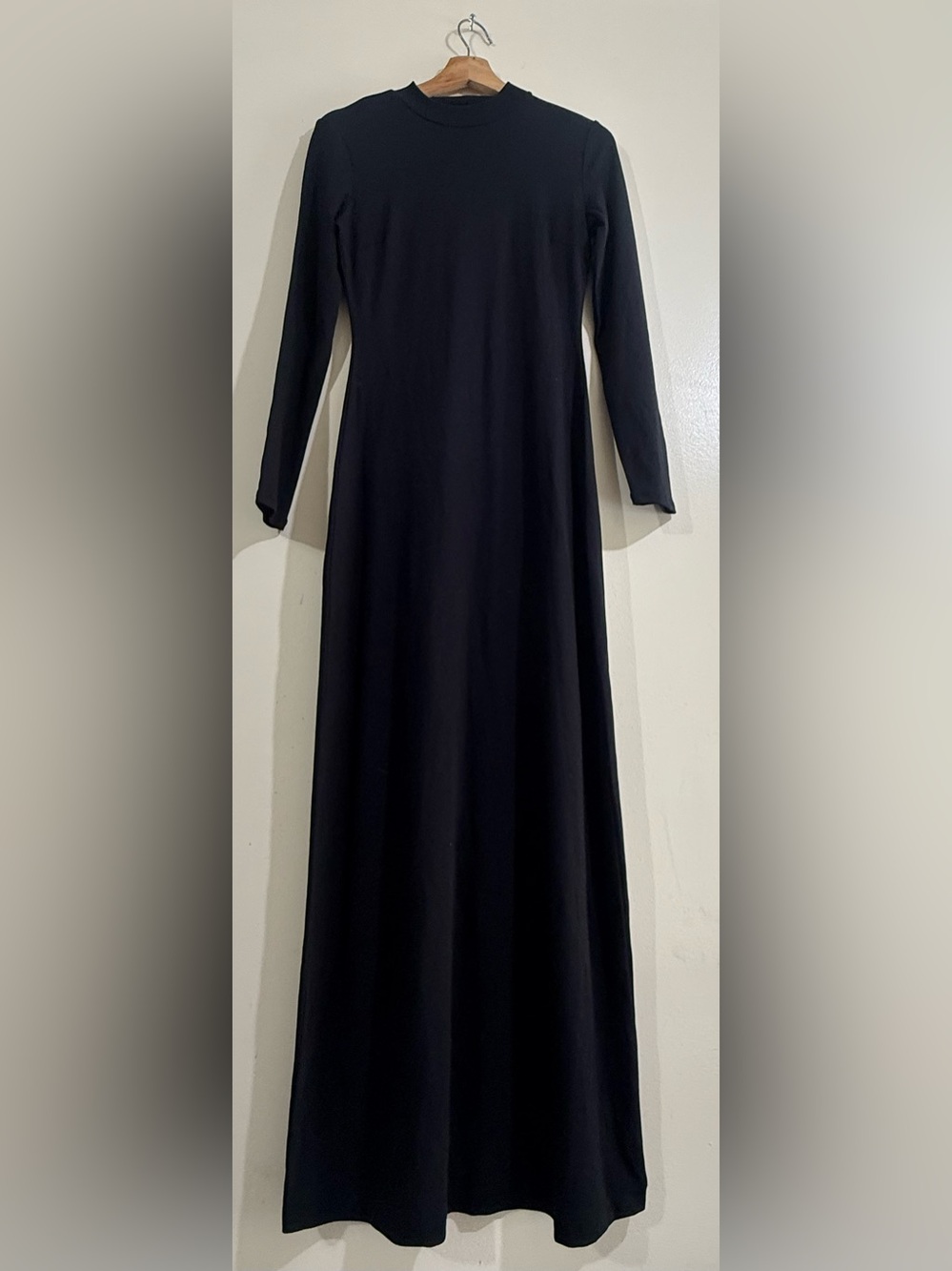 VAILED NEW YORK Classic Black Long-Sleeve Maxi Dress
